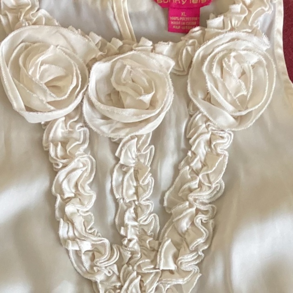 Sunny Leigh ruffled shirt.  Very feminine w/ruffles & 3 roses, size XL.
